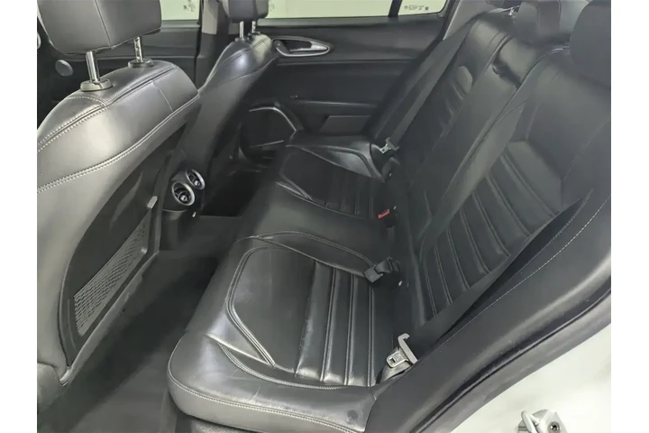 $16197 : Alfa Romeo Giulia 2017 Ti 4d image 9