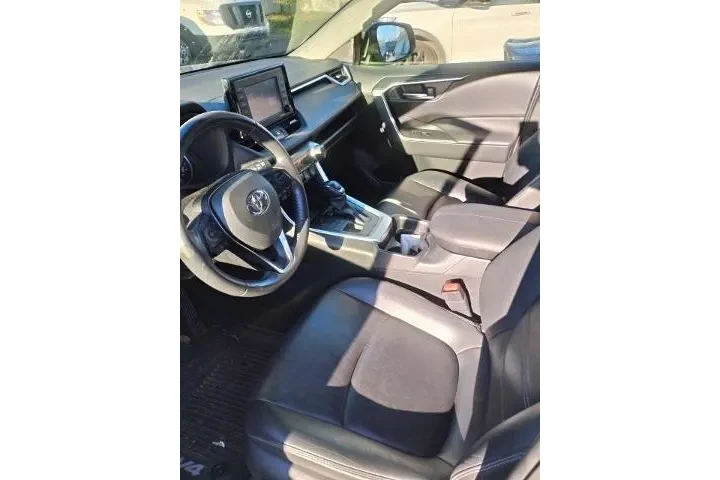 $27988 : Toyota RAV4 2020 AWD XLE Pre image 7