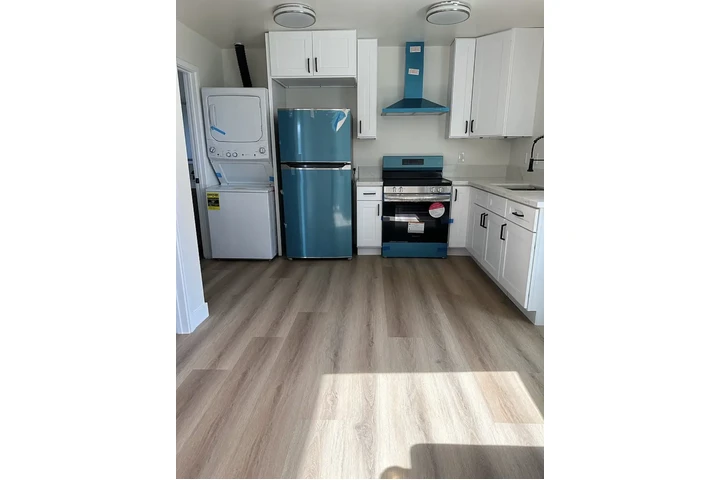 $850 : Cozy home image 5