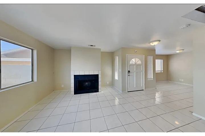 $3889 : Available 3Bed 2Bat in LA image 3