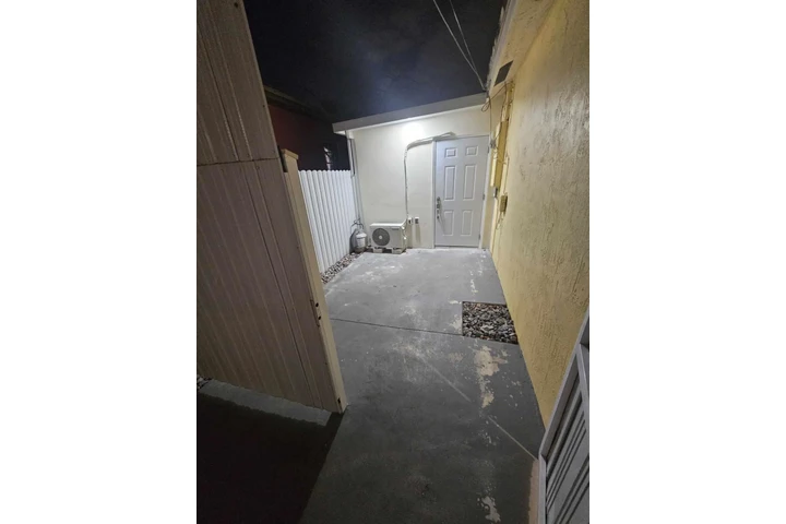 $1300 : Rento eficiency para 1 persona image 2