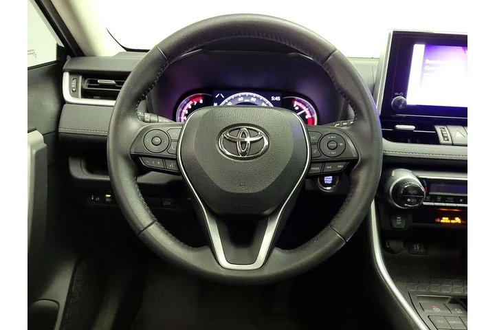 $28998 : Toyota RAV4 2023 XLE Premium image 10