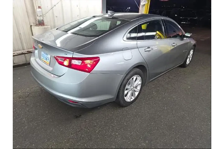 $17995 : Chevrolet Malibu 2023 LT 4dr image 2