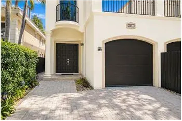 $9900 : Rental property with 3 bedro image 3