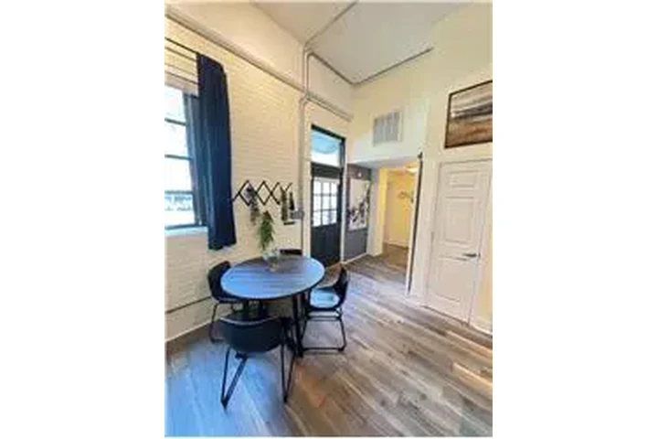 $2700 : Rental property with 2 bedro image 7