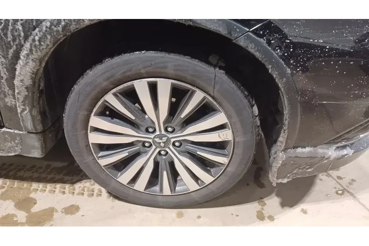 $13373 : Mitsubishi Outlander 2019 AW image 3