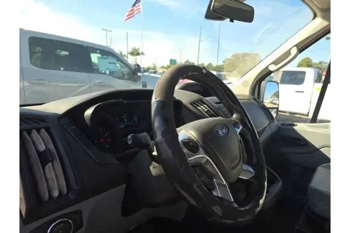 $20703 : Ford Transit 2019 250 3dr LW image 1