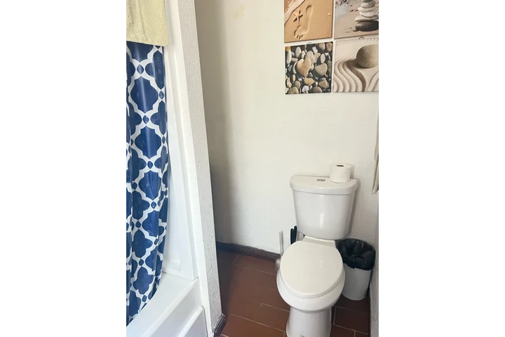 $1000 : Se renta cuarto image 2