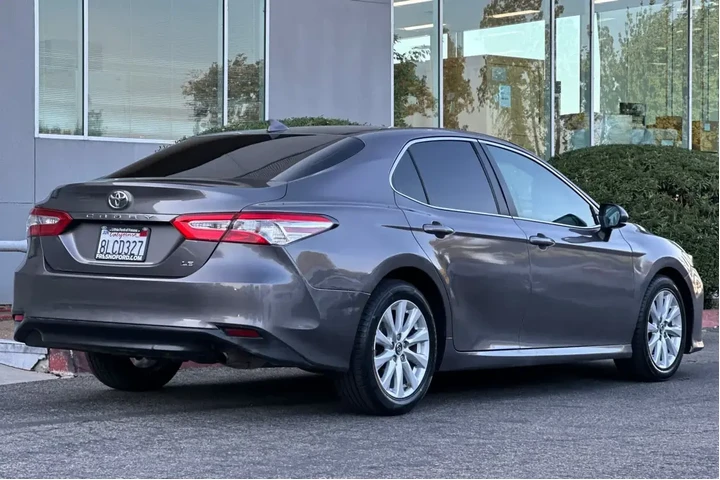 $17000 : Toyota Camry 2019 SE 4dr Sed image 2