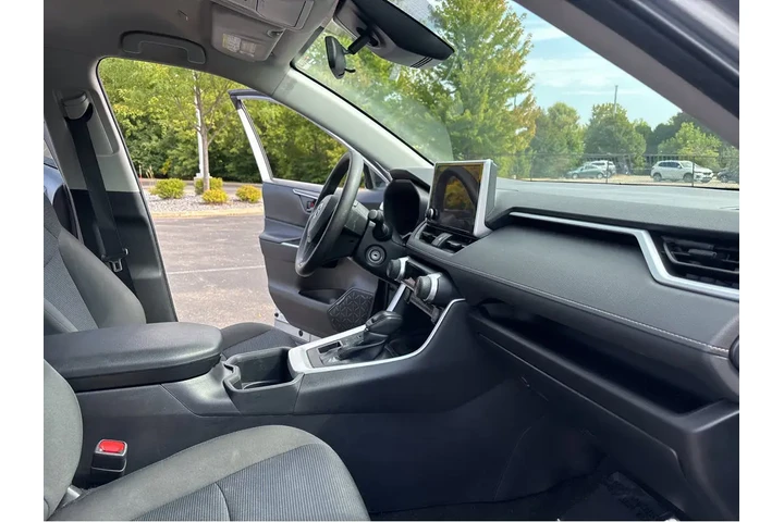 $25000 : Gold Certified2023 RAV4 LE image 5