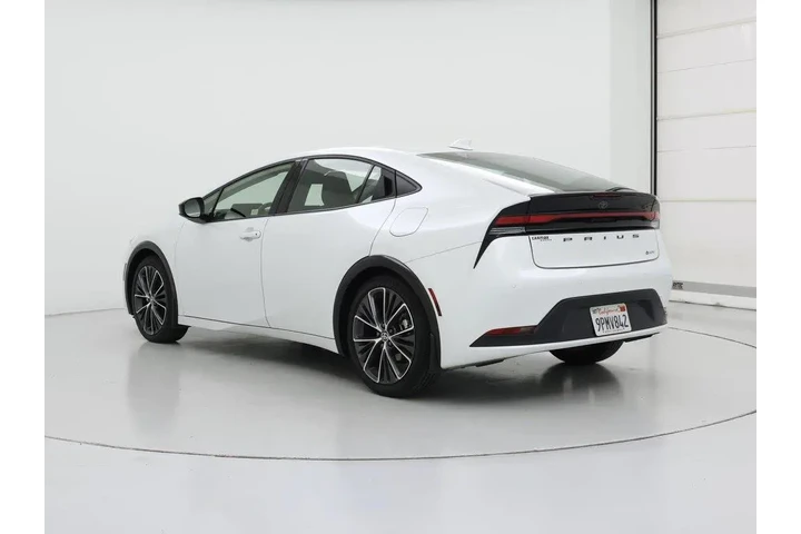 $30998 : Toyota Prius 2024 XLE 4dr Ha image 2