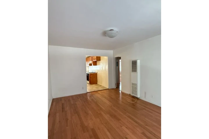 $2300 : 3Bed 2Bath Apt for rent in LA image 6