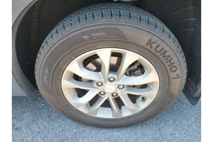 $14995 : Hyundai SANTA FE 2020 SEL 4d image 10