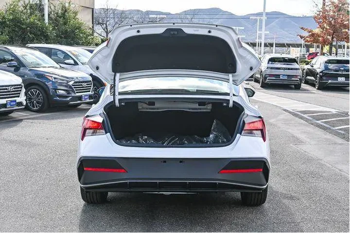 $23500 : Hyundai ELANTRA 2026 SEL Spo image 9