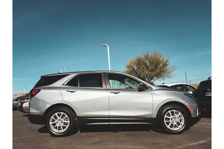 $19997 : Chevrolet Equinox 2023 LT 4d image 2