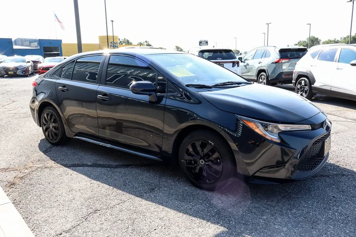$16988 : 2021 Corolla LE image 3