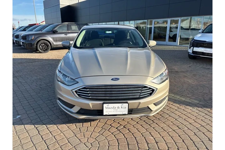 $10950 : 2017 Fusion SE image 2