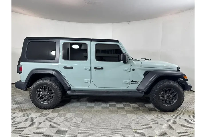 $33500 : Jeep Wrangler 2024 4x4 Sport image 2