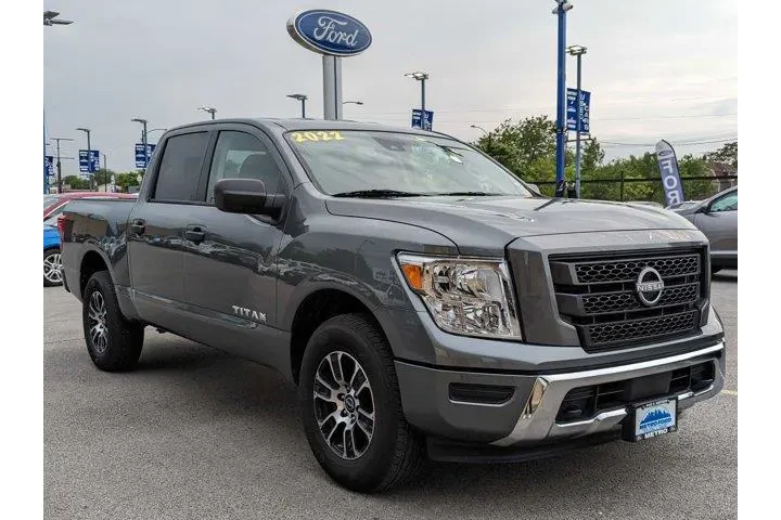 $32998 : Nissan Titan 2023 4x4 S 4dr image 2