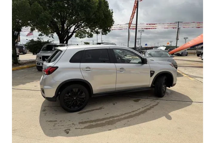 $23511 : Mitsubishi Outlander Sport 2 image 4