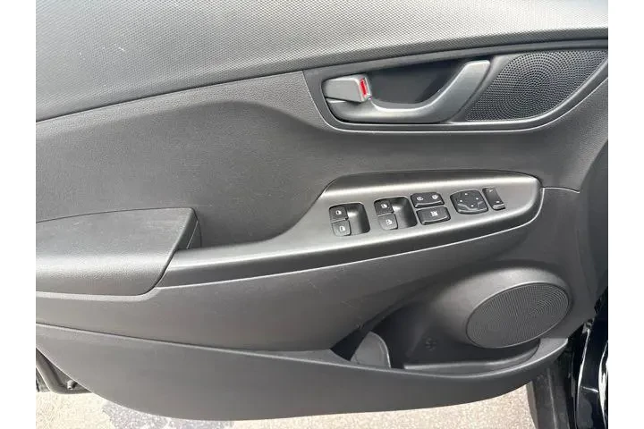 $22461 : Hyundai KONA 2023 AWD SEL 4d image 9