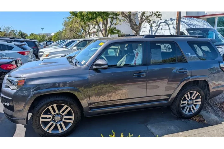 $40895 : Gold Certified 2022 4Runner T image 2