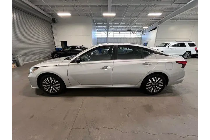 $17987 : Nissan Altima 2024 2.5 SV 4d image 6