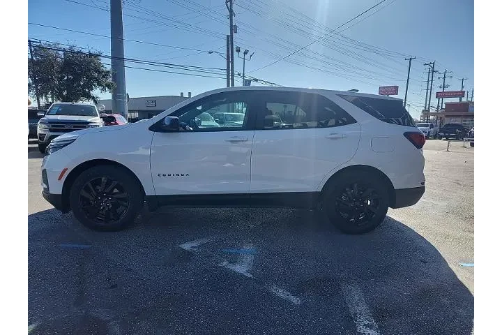 $20998 : Chevrolet Equinox 2024 LS 4d image 3