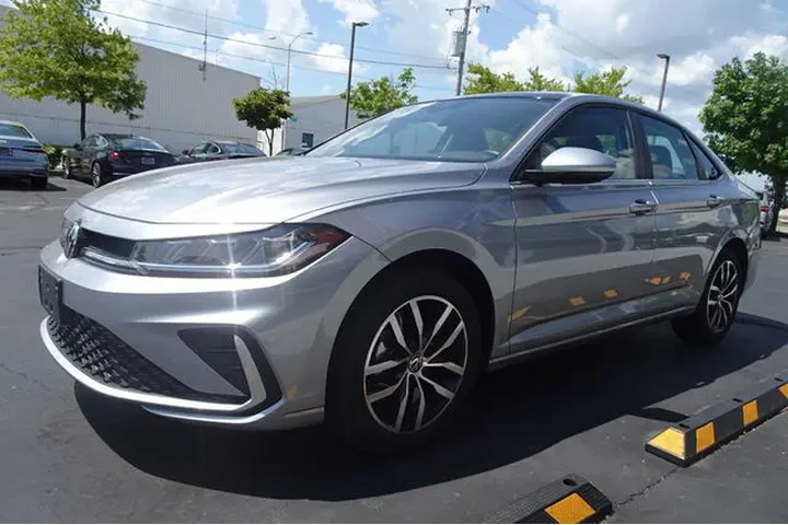 $22999 : 2025 Jetta image 4