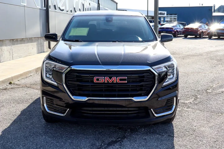 $22587 : 2024 Terrain FWD 4dr SLE image 2