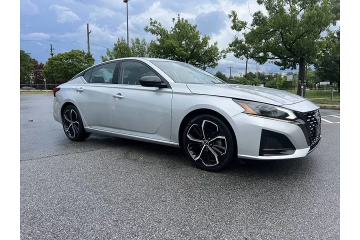 $19500 : 2023 Altima 2.5 SR image 5