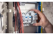 Electricista con experiencia thumbnail