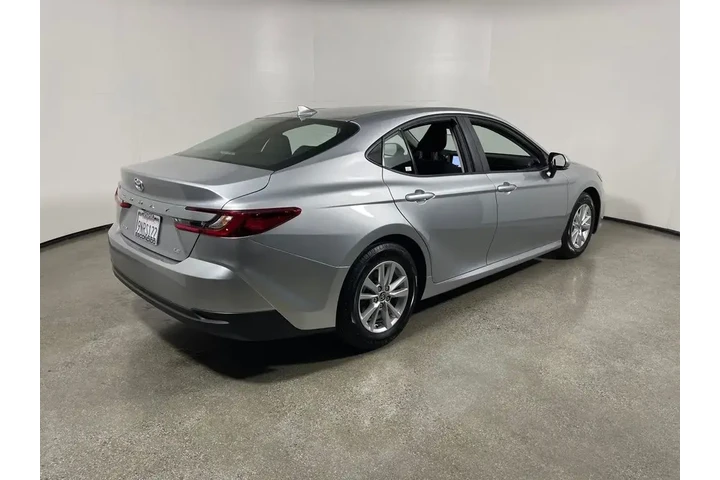 $28995 : Toyota Camry 2025 SE 4dr Sed image 3