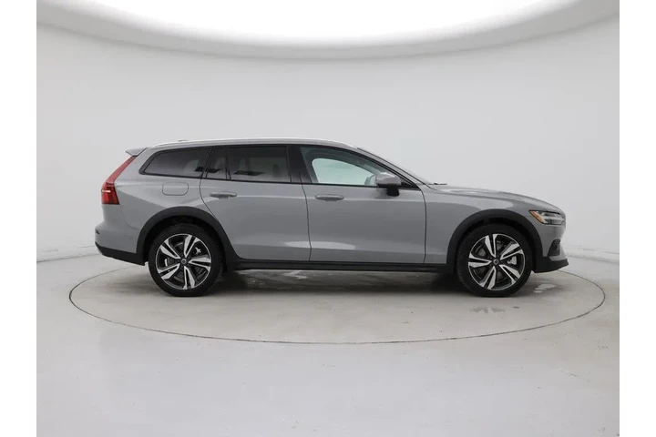 $38998 : Volvo V60 Cross Country 2025 image 7