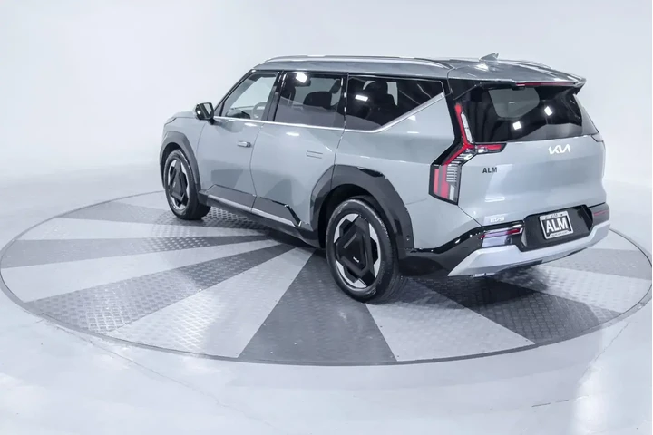 $37460 : Kia EV9 2024 AWD Land 4dr SU image 6