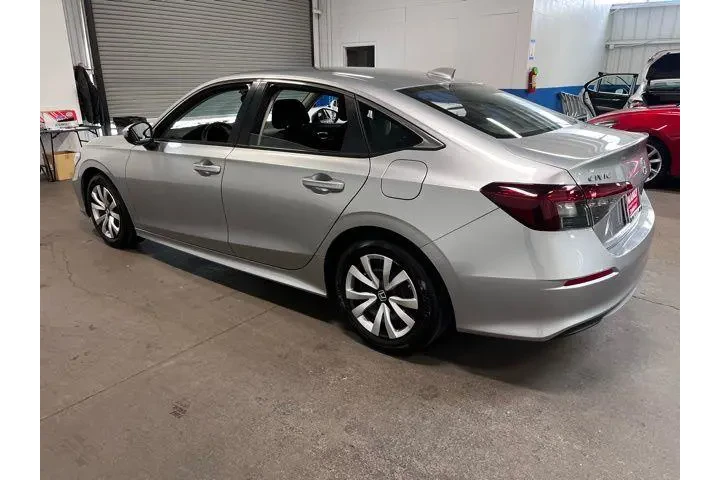 $25445 : Honda Civic 2025 LX 4dr Seda image 5