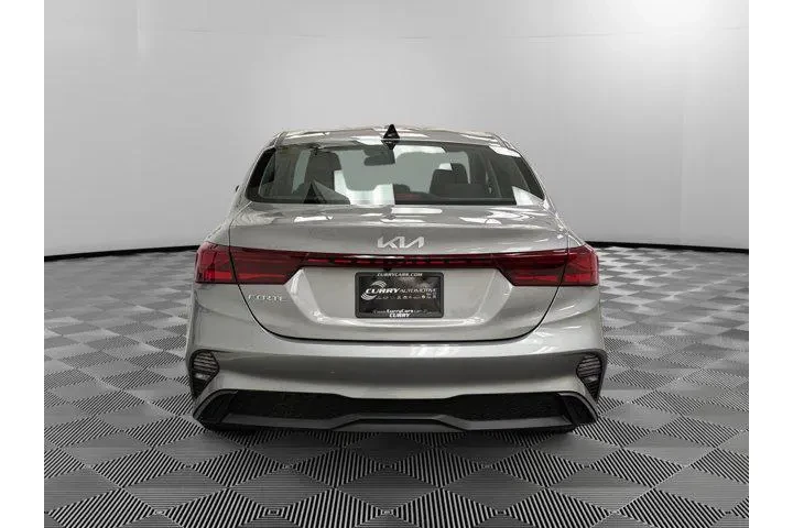 $16288 : Kia Forte 2023 LXS 4dr Sedan image 4