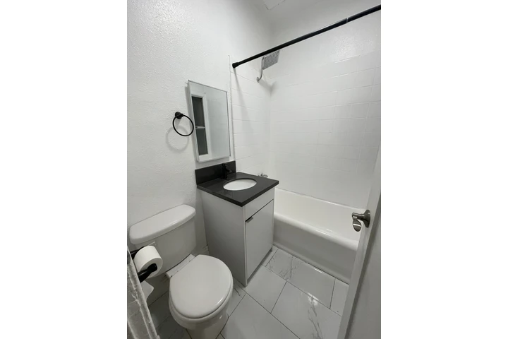$1475 : Studio Disponible image 4