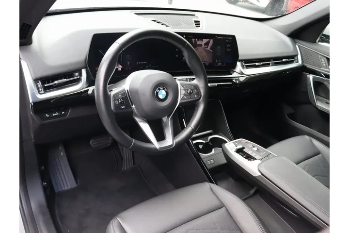 2024 BMW X1 xDrive28i image 1