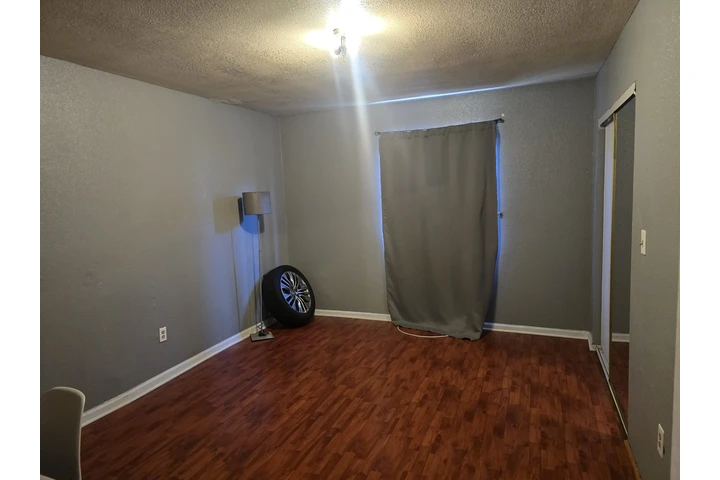 $900 : Cuarto en Renta image 5