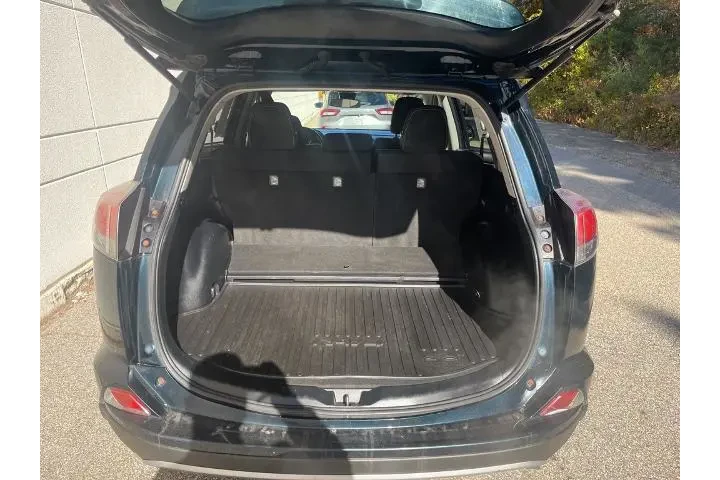 $17990 : Toyota RAV4 Hybrid 2018 AWD image 9