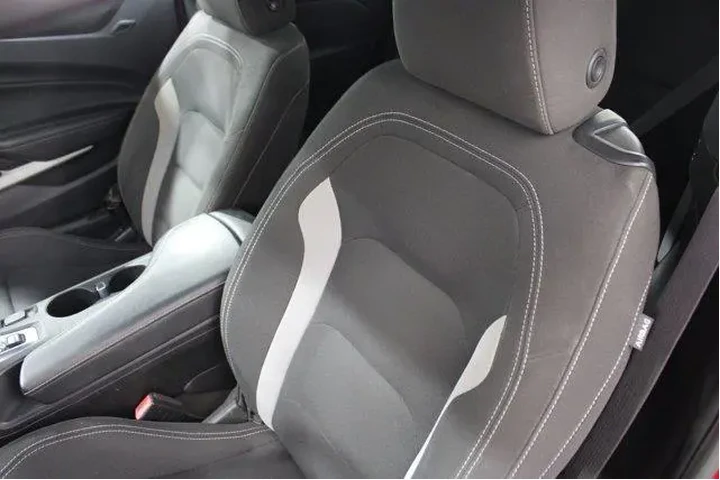 $24988 : Chevrolet Camaro 2020 LT 2dr image 6