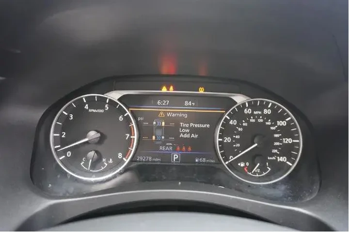 $23488 : Nissan Altima 2023 2.5 SR 4d image 10