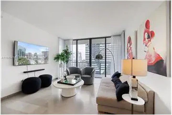 $7200 : Rental property with 2 bedro image 1