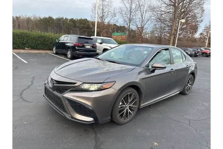 $25473 : Toyota Camry 2024 SE Nightsh image 7