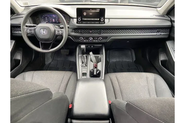 $21550 : Honda Accord 2024 LX 4dr Sed image 10