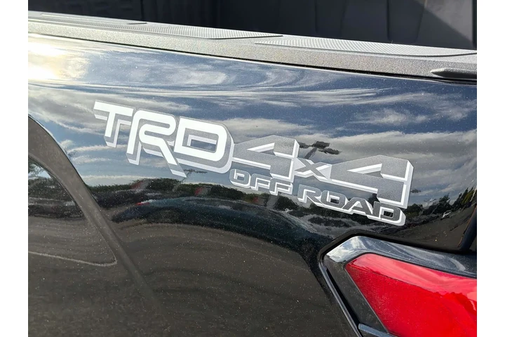 $39086 : Toyota Tundra 2023 4x4 SR5 4 image 6