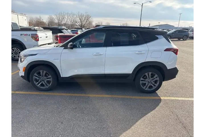 $22499 : Kia Seltos 2023 AWD S 4dr SU image 3