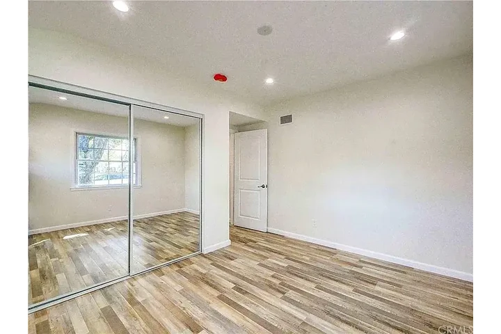 $2290 : Beautiful, well-kept image 2