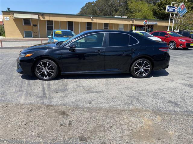 $20999 : 2019 Camry SE image 2